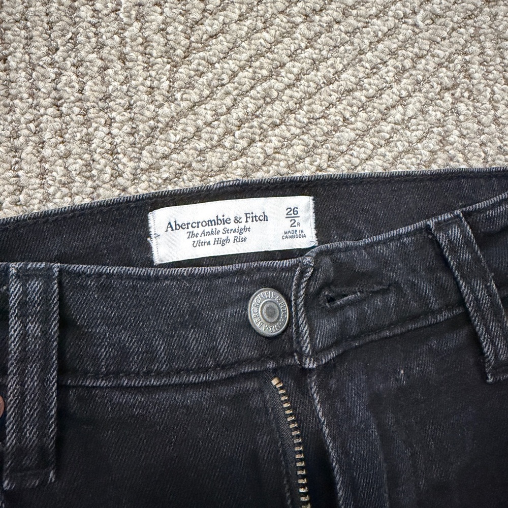 A&F Ultra High Rise Jeans - Picture 3 of 3